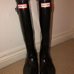 Black hunter boots